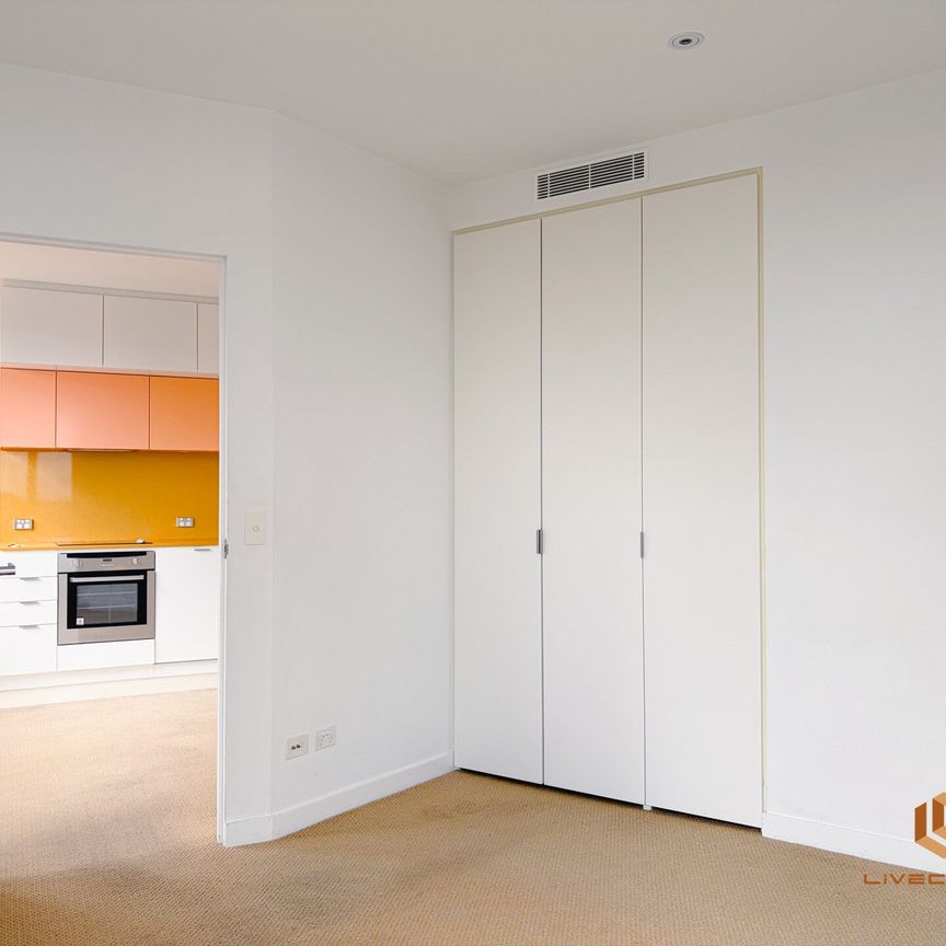 Carlton - Photo 1