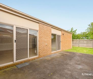 6 Dena Lane, NARRE WARREN - Photo 3