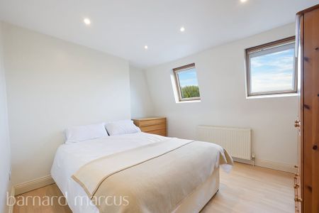 Chiswick High Road, LONDON - Photo 2