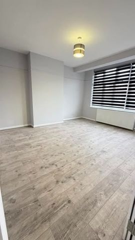 4 Bed Semi-Detached House, Beecholme Avenue, CR4 - Photo 2