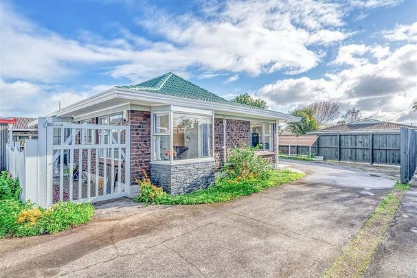 Charming 3BR Home with Garden! - Photo 1