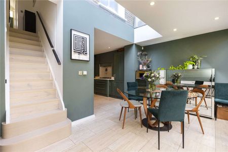 Stunning three bedroom terraced house refurbished to an excellent standard throughout. - Photo 5