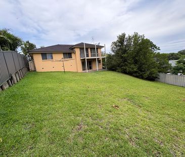 Spacious Multi Level Family Home with Large Backyard - Photo 3