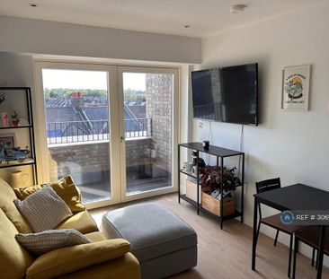1 bedroom flat to rent - Photo 1