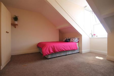 6 bedroom terraced house to rent - Photo 3