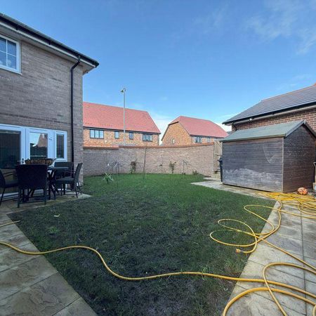 5 bedroom detached house to rent - Photo 3