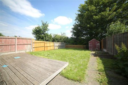 3 bedroom semi-detached house to rent - Photo 2