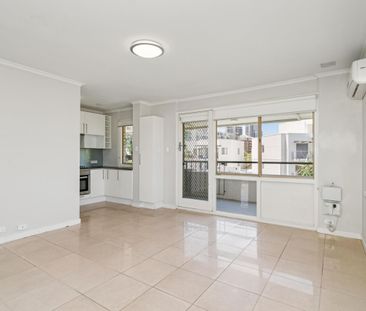 STUNNING TOP FLOOR APARTMENT WITH RIVER VIEWS - Photo 4