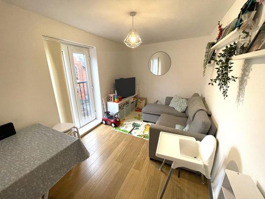 2 bedroom flat to rent - Photo 1