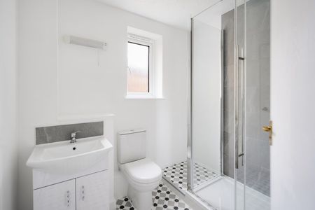 1 Bed Flat - Photo 5