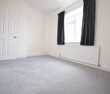 Newly Refurbished- 3 Bed House- Private Garden - Photo 1