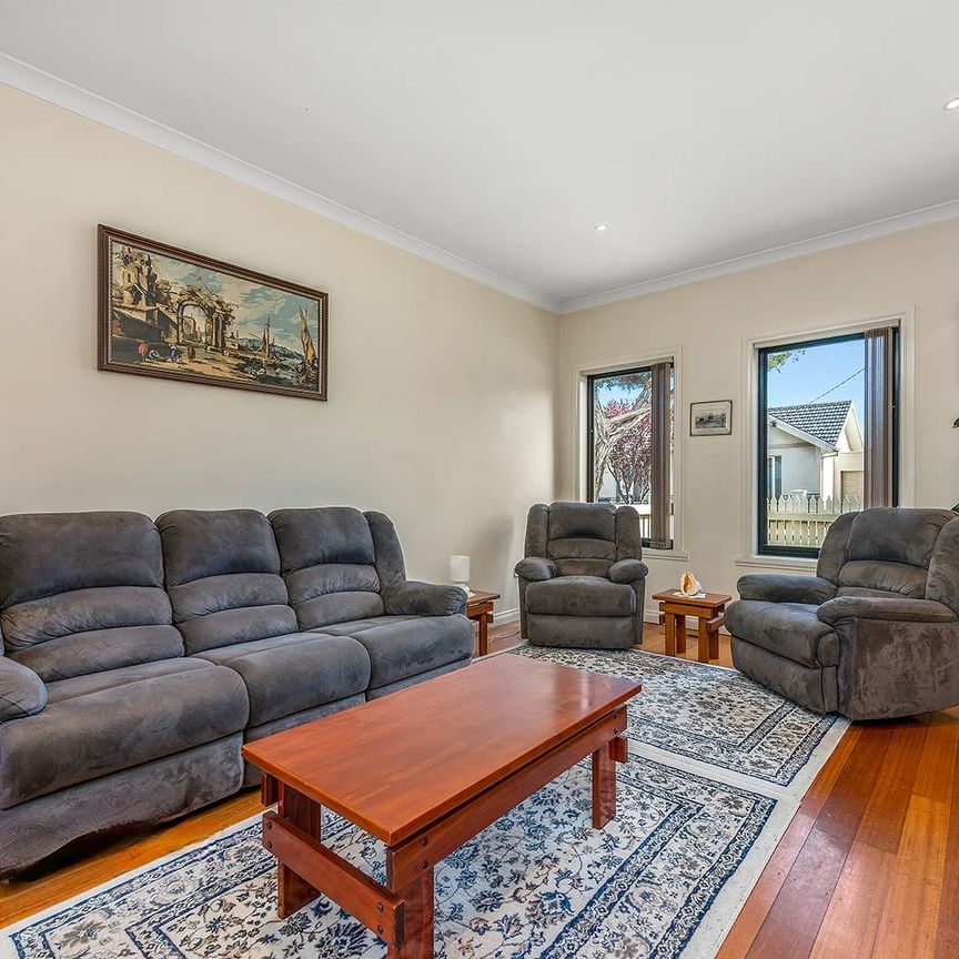 14 Jeanette Street, Clayton South VIC 3169 - House For Rent | Domain - Photo 1