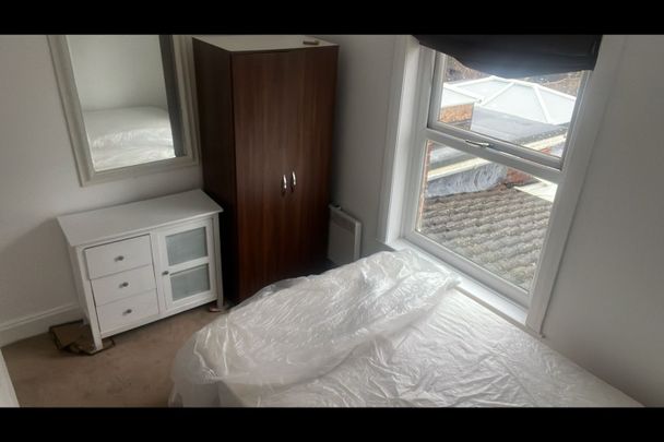 Room in a Shared House, Atherley Road, SO15 - Photo 1