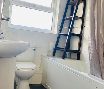 3 Bed Semi-Detached House, Brian Place, LS15 - Photo 6