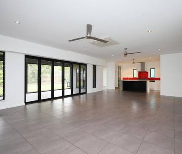 Large Executive Style Home - Large Shed - Large Block - Side Access - Photo 4