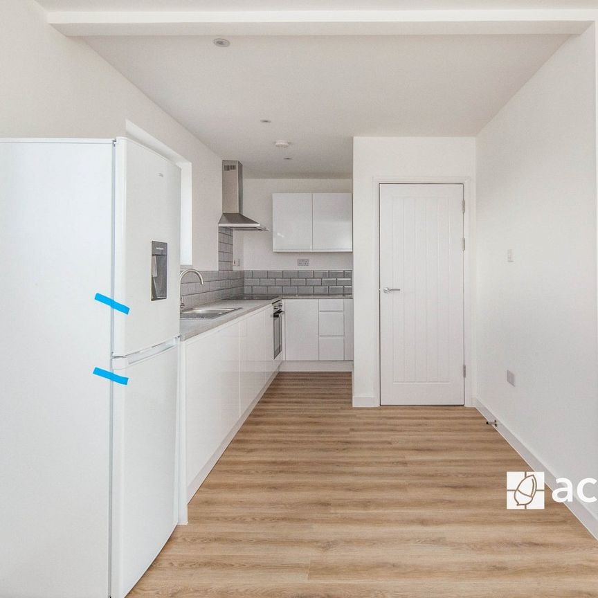 Flat to rent - Worsley Bridge Road, London, SE26 - Photo 1
