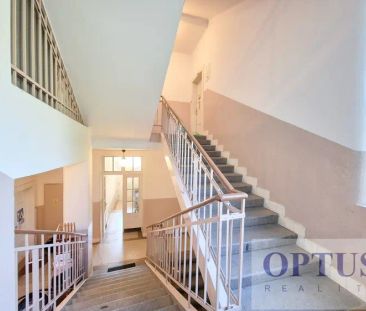 P6 Hradčany, ul. Na valech, světlý částečně zař. byt 2 + 1 + šatna,... - Фото 2