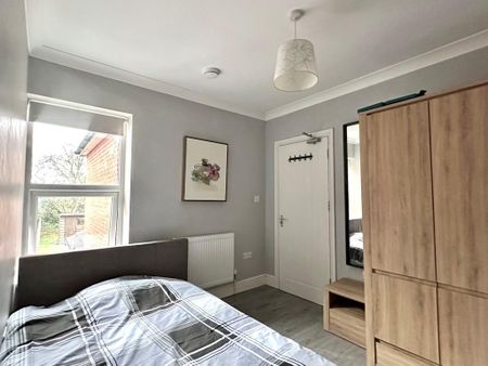 1 bedroom in a house share to rent - Photo 2