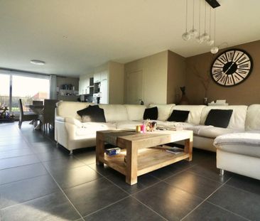 Ruim duplexappartement met 3 slpk, terras en carport voor 935 EUR/mnd - Photo 6