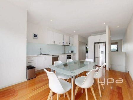 21 Huntington Drive, CRAIGIEBURN - Photo 2