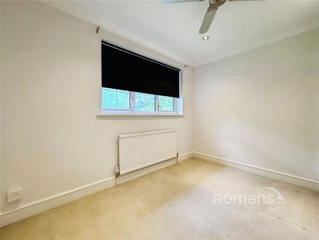 4 bedroom detached house to rent - Photo 4