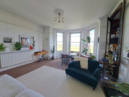 1 Bed Flat, Dartmouth Terrace, SE10 - Photo 3