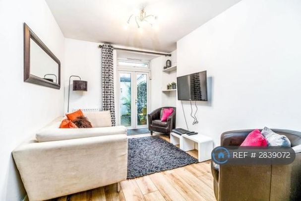 1 bedroom in a house share to rent - Photo 1