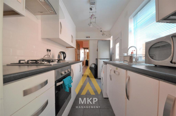 3 bedroom terraced house to rent - Photo 1