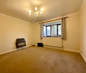 2 bedroom Semi-Detached House to let - Photo 2