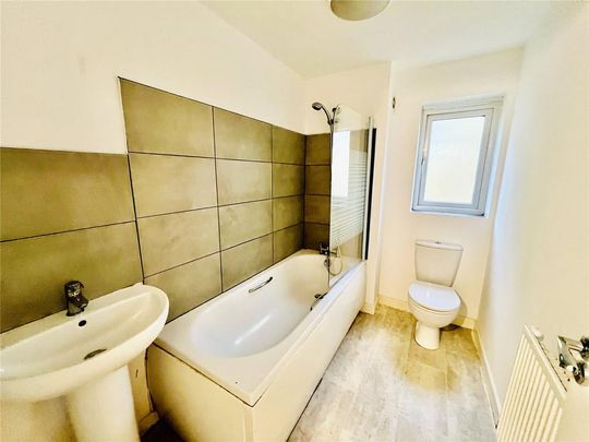 3 bedroom semi-detached house to rent - Photo 1