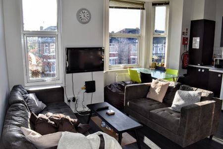 5 bedroom flat to rent - Photo 2