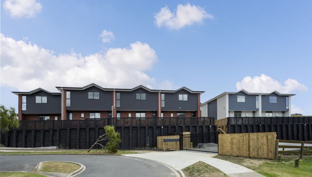 RENT SPECIAL! - Photo 1