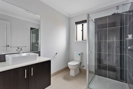 61 Goshawk Drive, Pakenham VIC 3810 - House For Rent | Domain - Photo 5