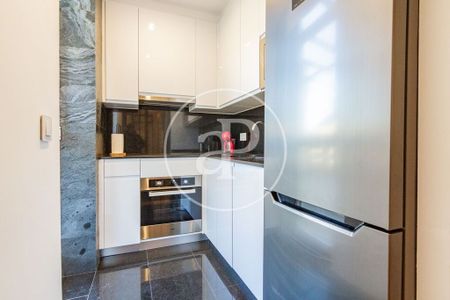 2 bedroom luxury penthouse for rent in Madrid, Spain - Photo 3