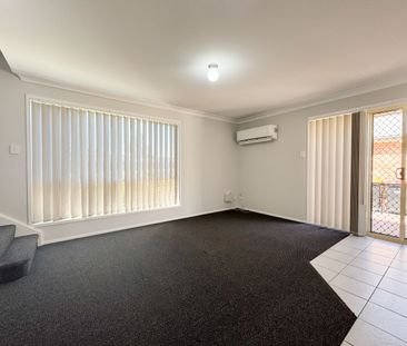 Fresh & Bright 2 Bedroom Townhouse - Photo 2