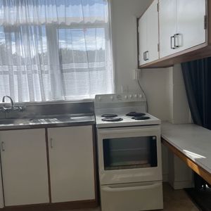 Cosy Bedsit - Photo 2