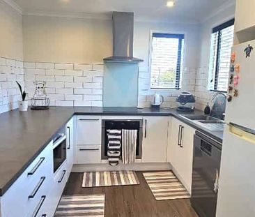 Marfell - 3 Bedrooms - Photo 3