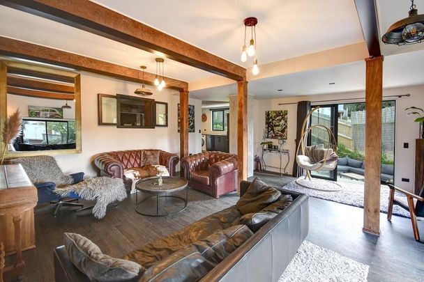 Spacious home in St Clair, walk to the beach - Photo 1