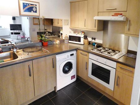 2 bedroom apartment to rent - Photo 5