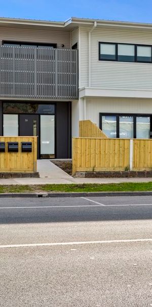 FULLY FURNISHED BEDSIT IN ROOMING HOUSE WITH GAS, ELECTRICITY AND WATER INCLUDED - Photo 1