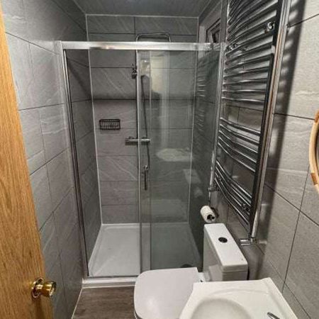 Plumstead High Street Room 7 - Photo 4
