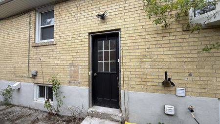 For Lease - 422 Lynett Crescent, Richmond Hill, Ontario - Photo 2