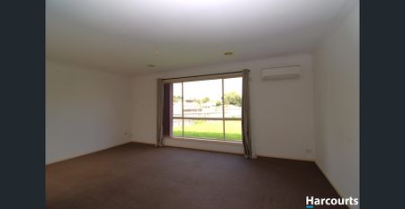 Spacious Family Home with a big yard - Photo 2