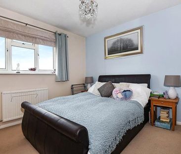 2 bedroom house to rent Rosebury Drive, Bisley, Woking, GU24 - Photo 2