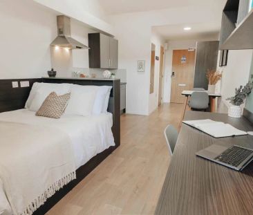 Silver Balcony Studio Riverside (Top Floor) - Photo 6