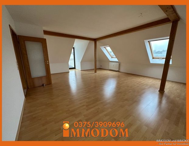 3-Zimmer-Dachgeschoss-Wohnung mit großem BALKON und Holzbalkendecke zu vermieten! - Foto 1