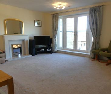 2 bedroom retirement property to rent - Photo 2