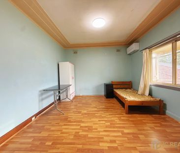 Upper-Level Residence in Quiet Fairfield Location | 4 Bedrooms, Par... - Photo 5