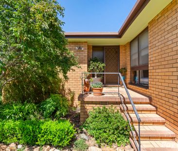 Beautiful and furnished 3-Bedroom Home! - Photo 1