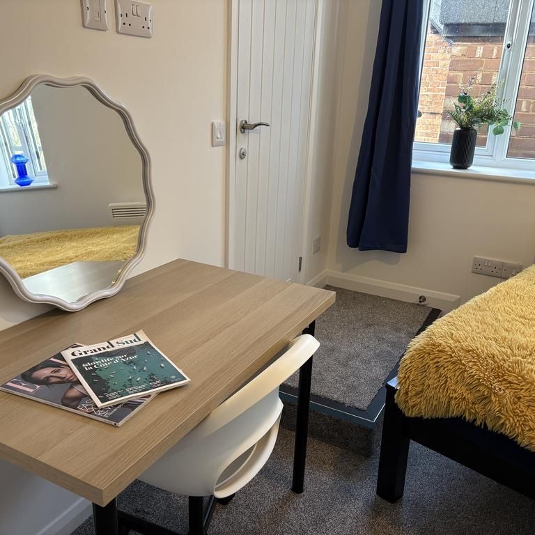 1 bedroom in a house share to rent - Photo 1